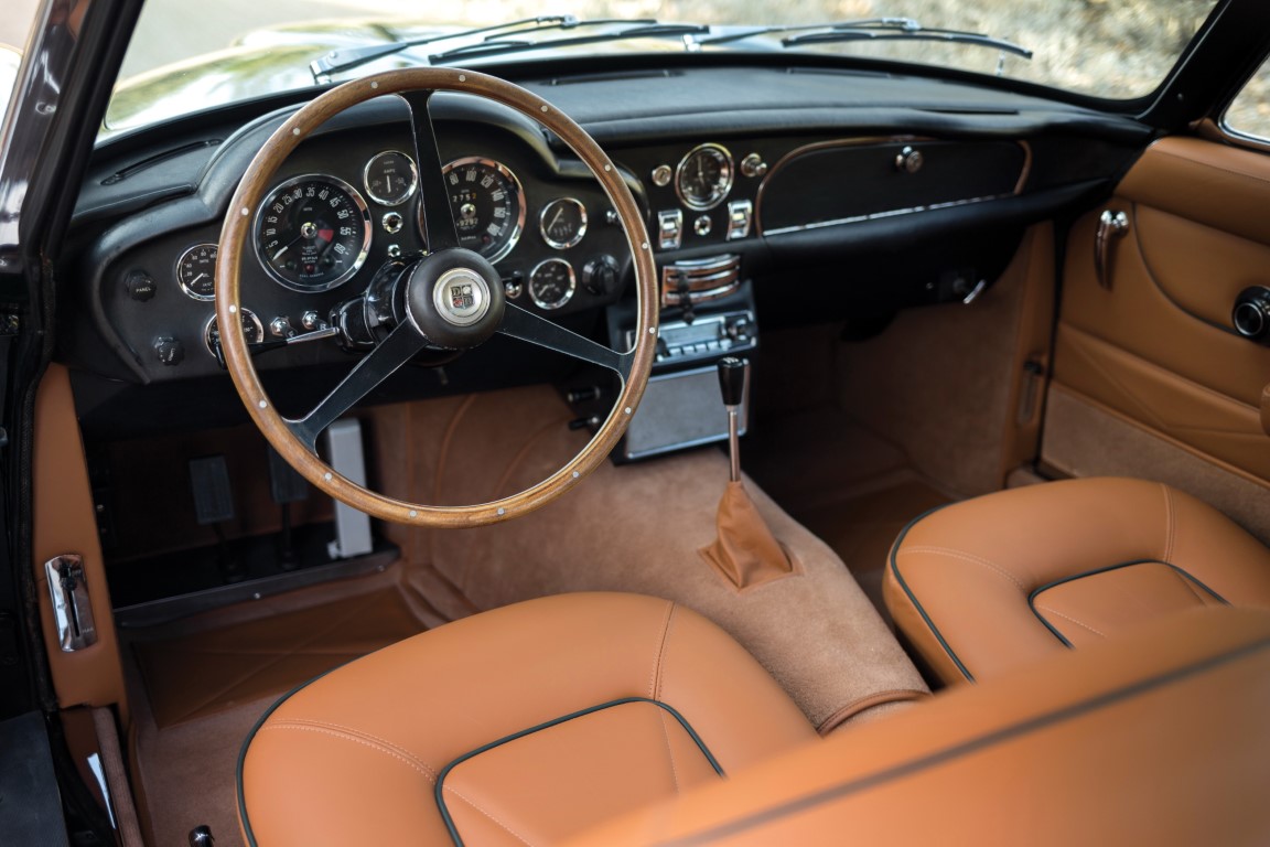 Aston Martin DB6 (Automático)